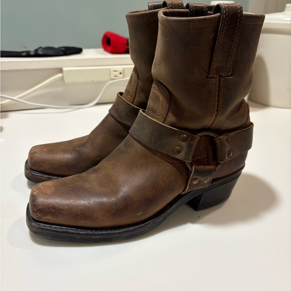 Frye Harness 8R women’s boots size 7